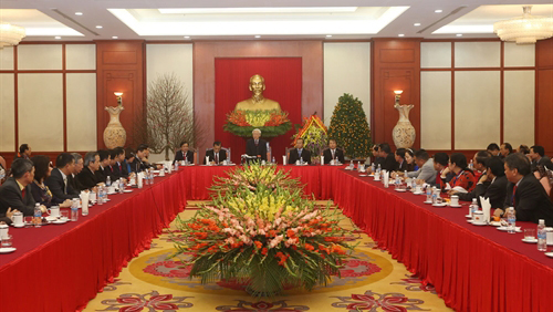 Recibe líder vietnamita a compatriotas residentes en ultramar